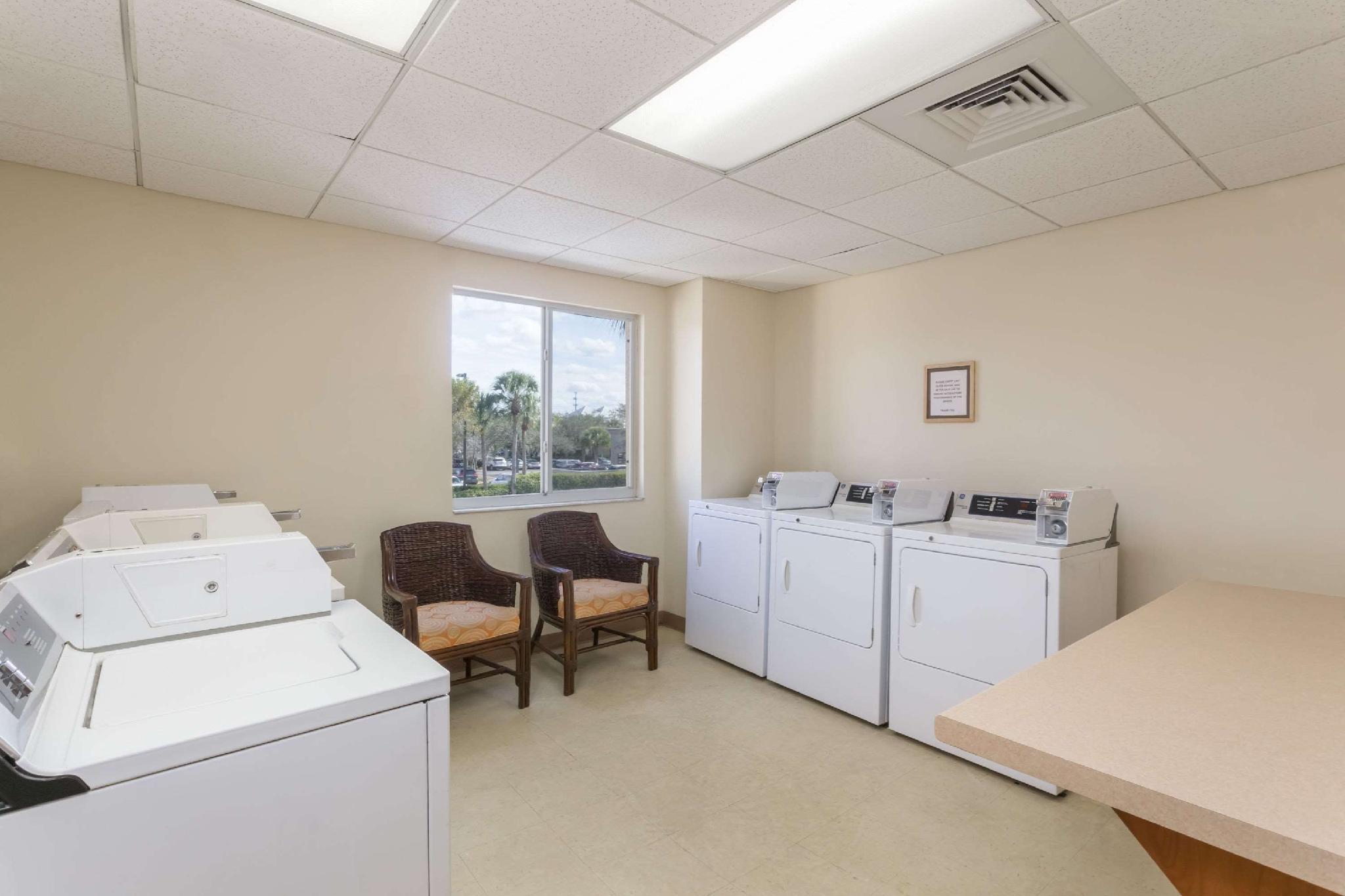 Hawthorn Extended Stay By Wyndham North Naples Exteriér fotografie