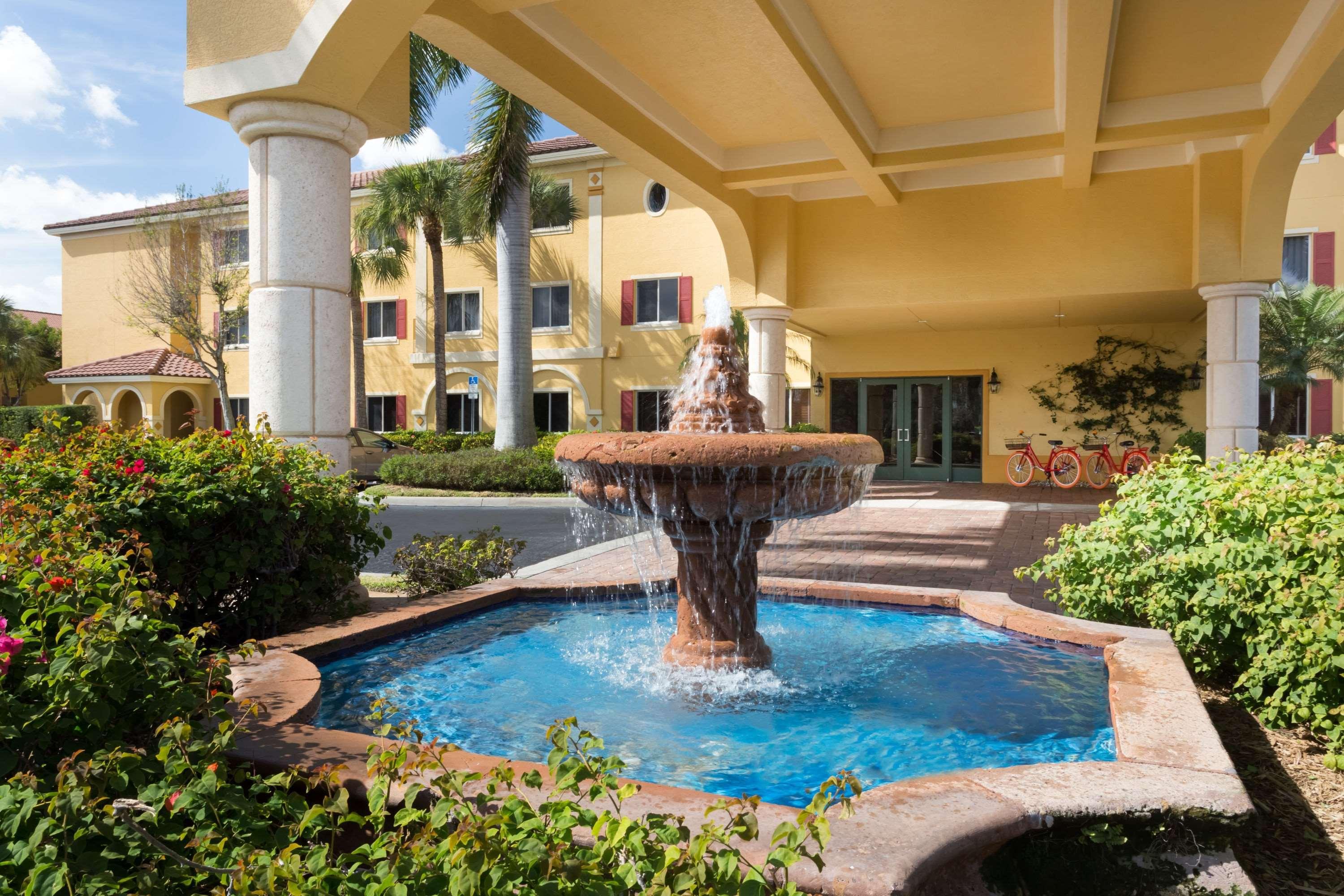 Hawthorn Extended Stay By Wyndham North Naples Exteriér fotografie