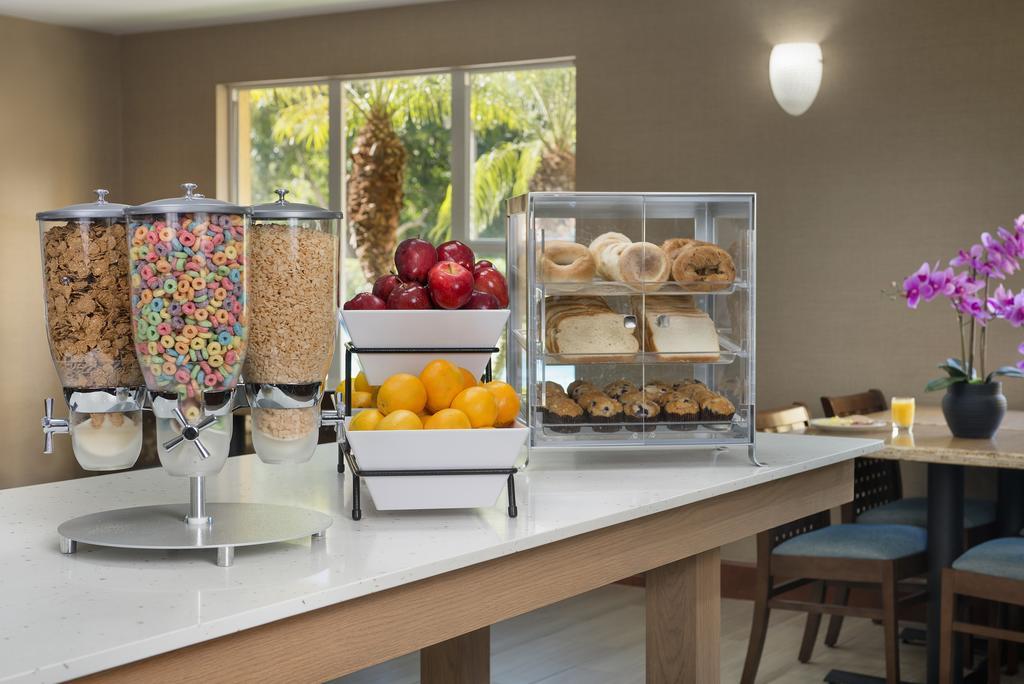Hawthorn Extended Stay By Wyndham North Naples Exteriér fotografie